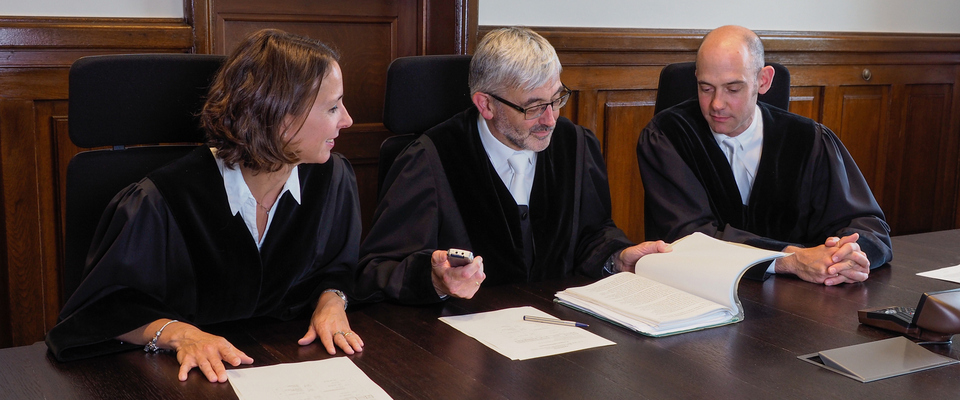 Richter bei einer Beratung