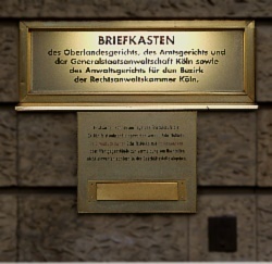 Briefkasten des Oberlandesgerichts, des Amtsgerichts und der Generalstaatsanwaltschaft Köln sowie des Anwaltsgerichts für den Bezirk der Rechtsanwaltskammer Köln